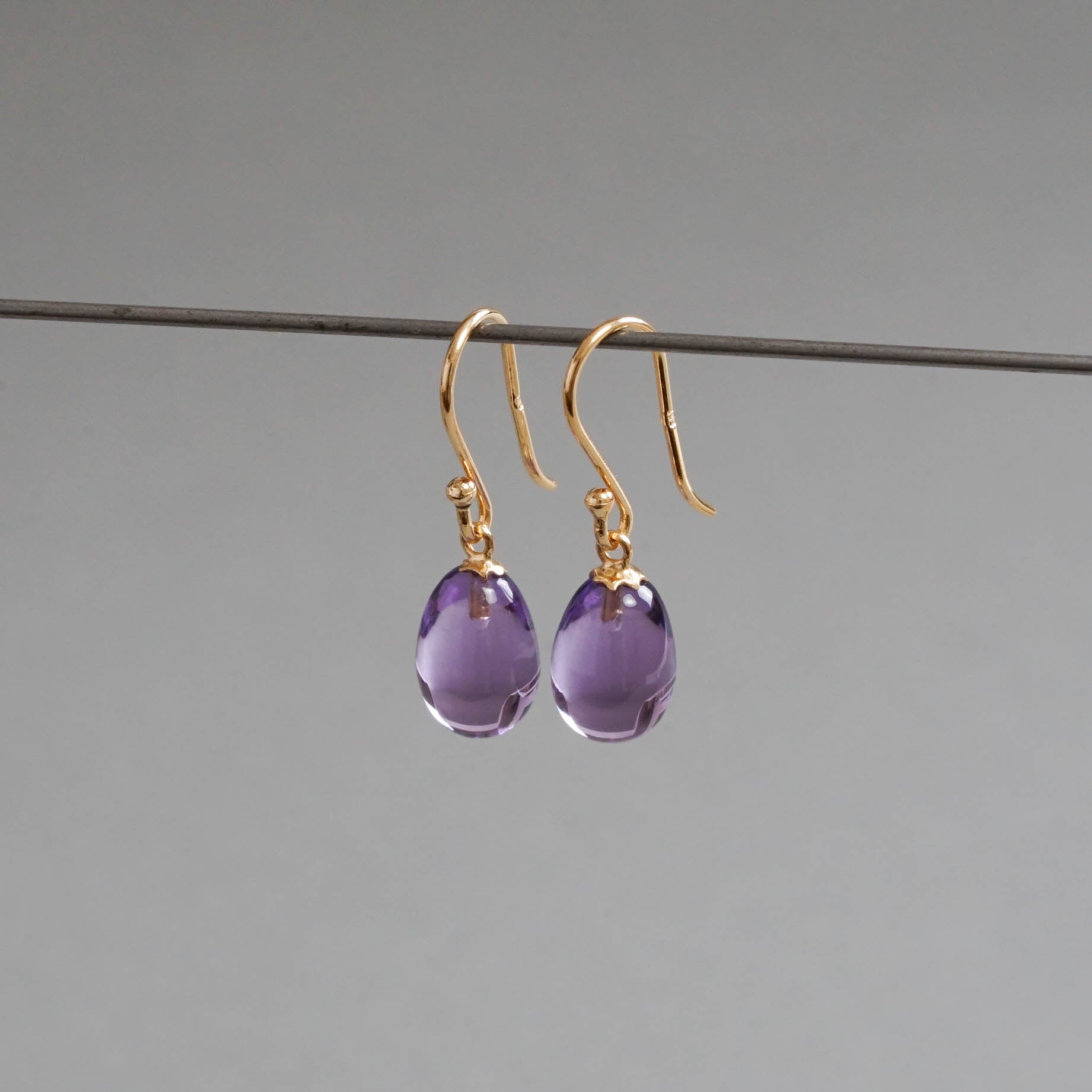 SOURCE objects：Small Egg Earrings アメジスト