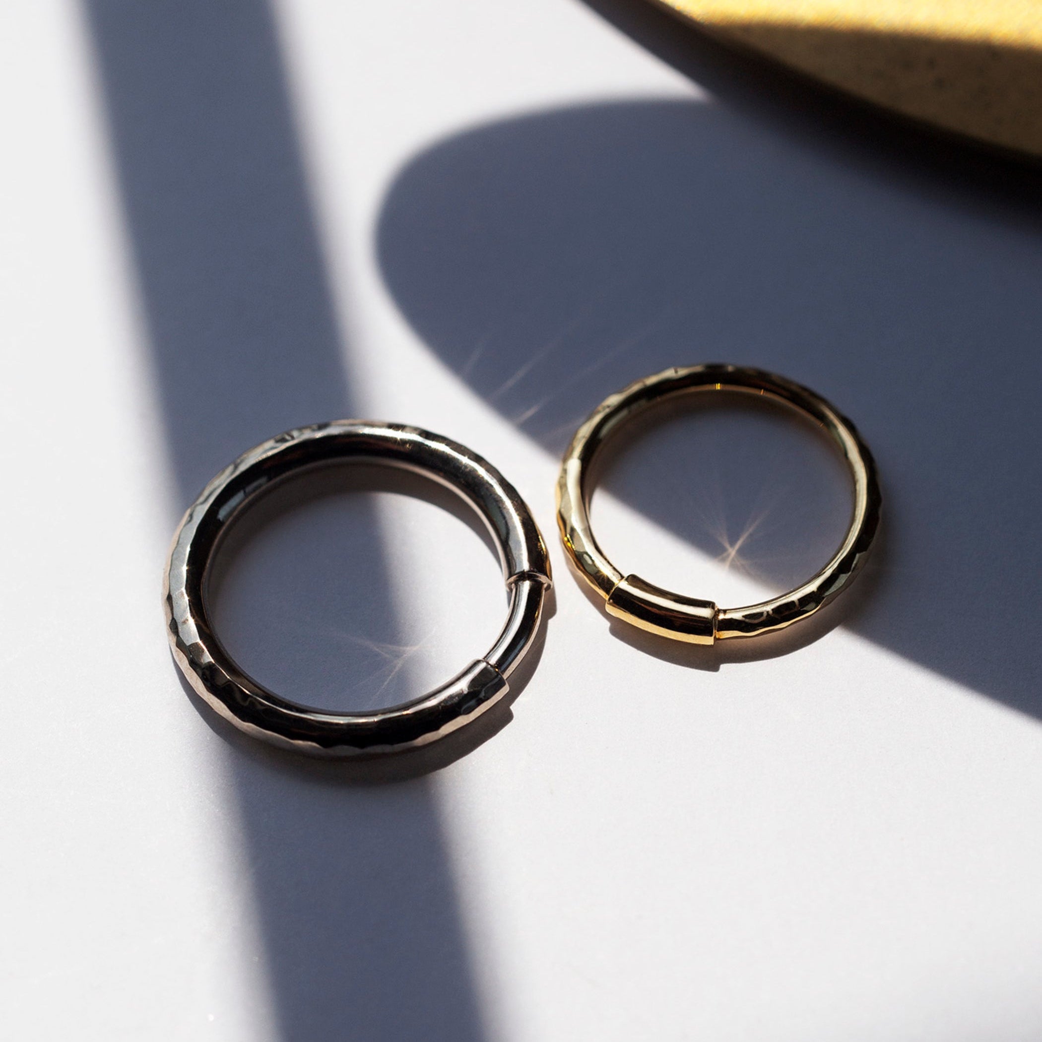 SU［001 HAMMERED 結婚指輪］