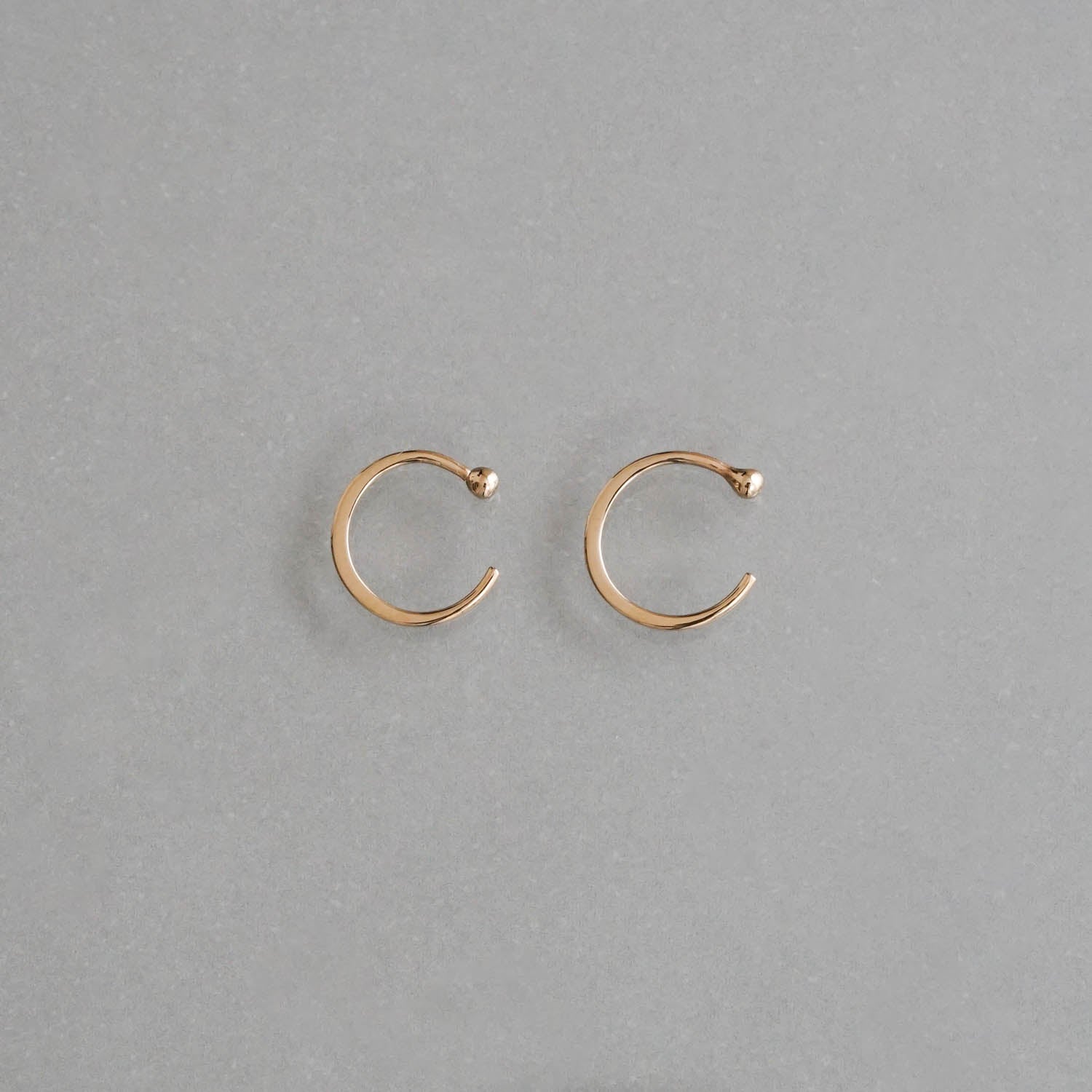SOURCE objects - Small Hugger Earrings［MJM1-111 K14YG］ピアス