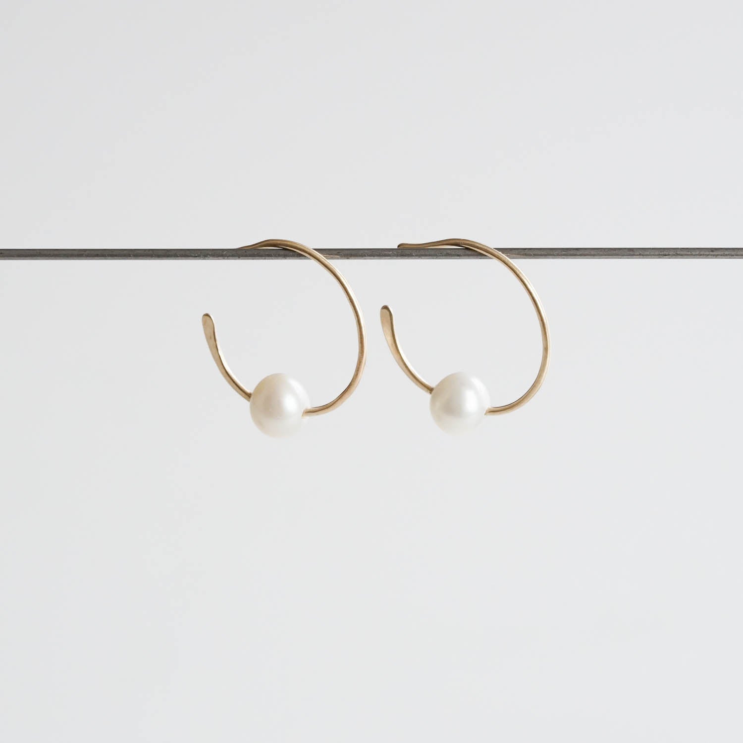 Toile - Round Pearl Pierce［ A301261AP343 K10 ］ピアス