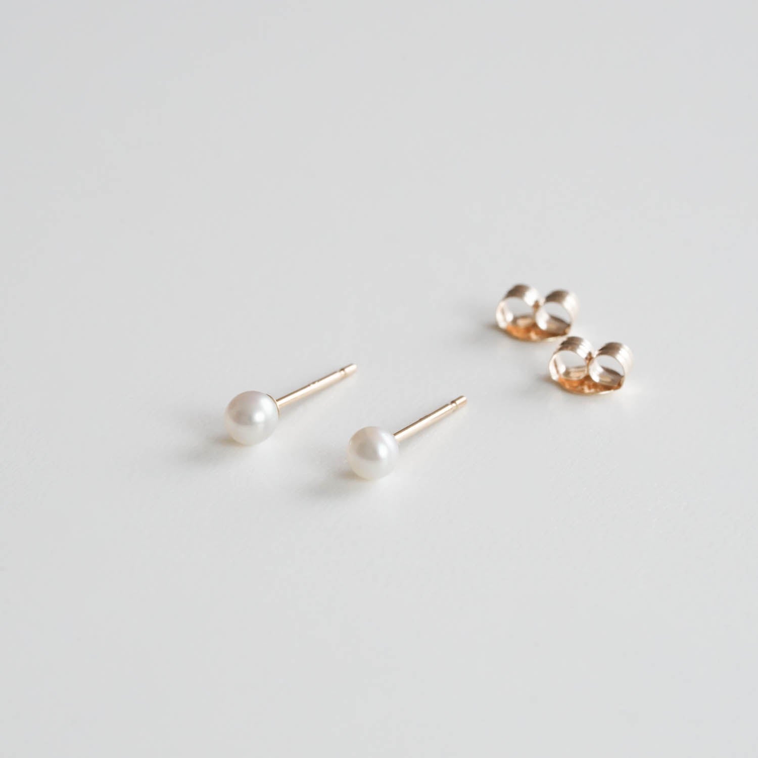 Toile-Round Pearl Pierce S［A301162AP101 K10YG］ピアス