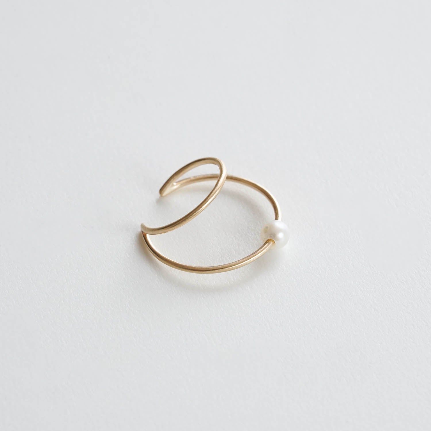 Toile-Pearl Double ring Ear cuff［A301222AP262 K10YG］イヤーカフ