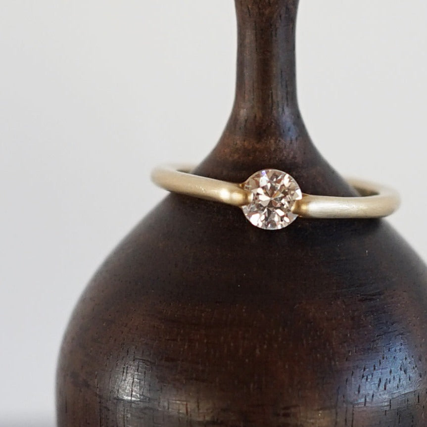 BRIDAL RING［E-002 Straight ring with diamond K18YG］エンゲージリング