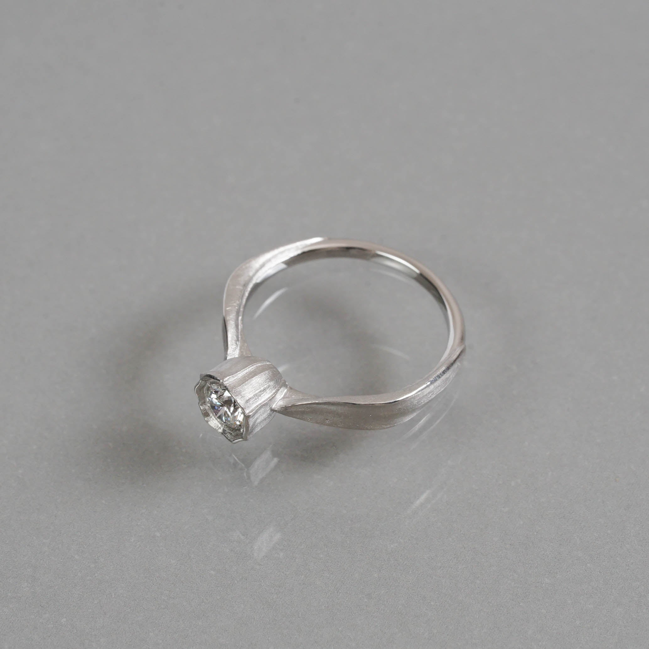 Ryui-BRIDAL RING［Tulip Pt900］婚約指輪