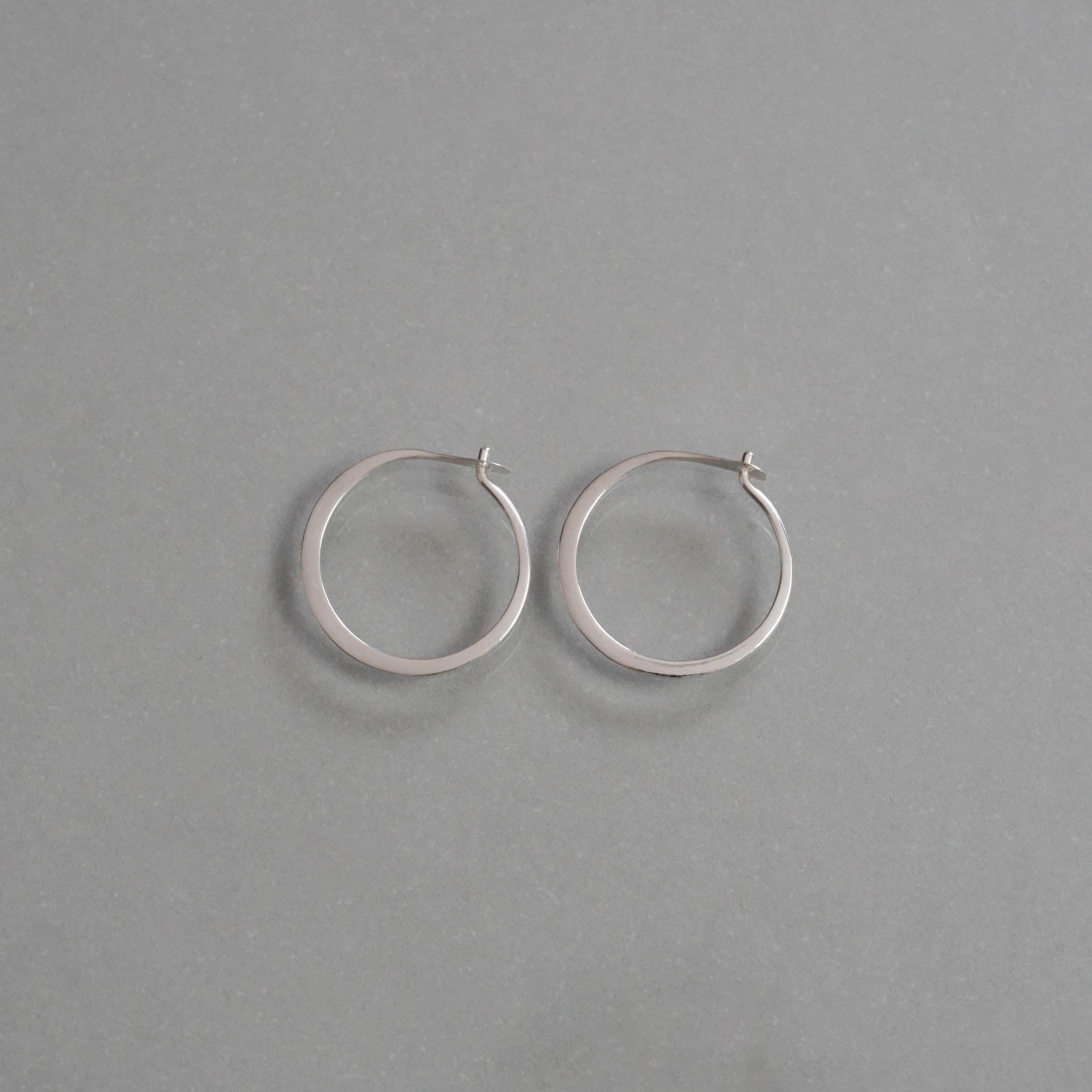 SOURCE objects - Silver Small Round Hoops［MJM1-001S SV］ピアス