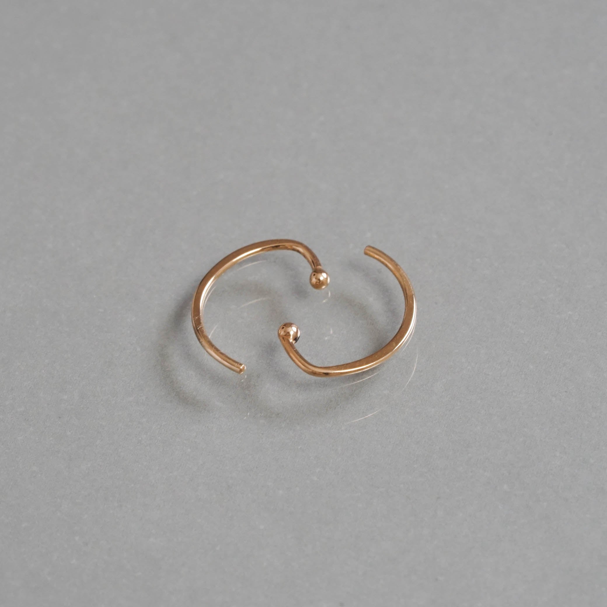 SOURCE objects - Angled Hugger Earrings［MJM1-110 K14YG］ピアス