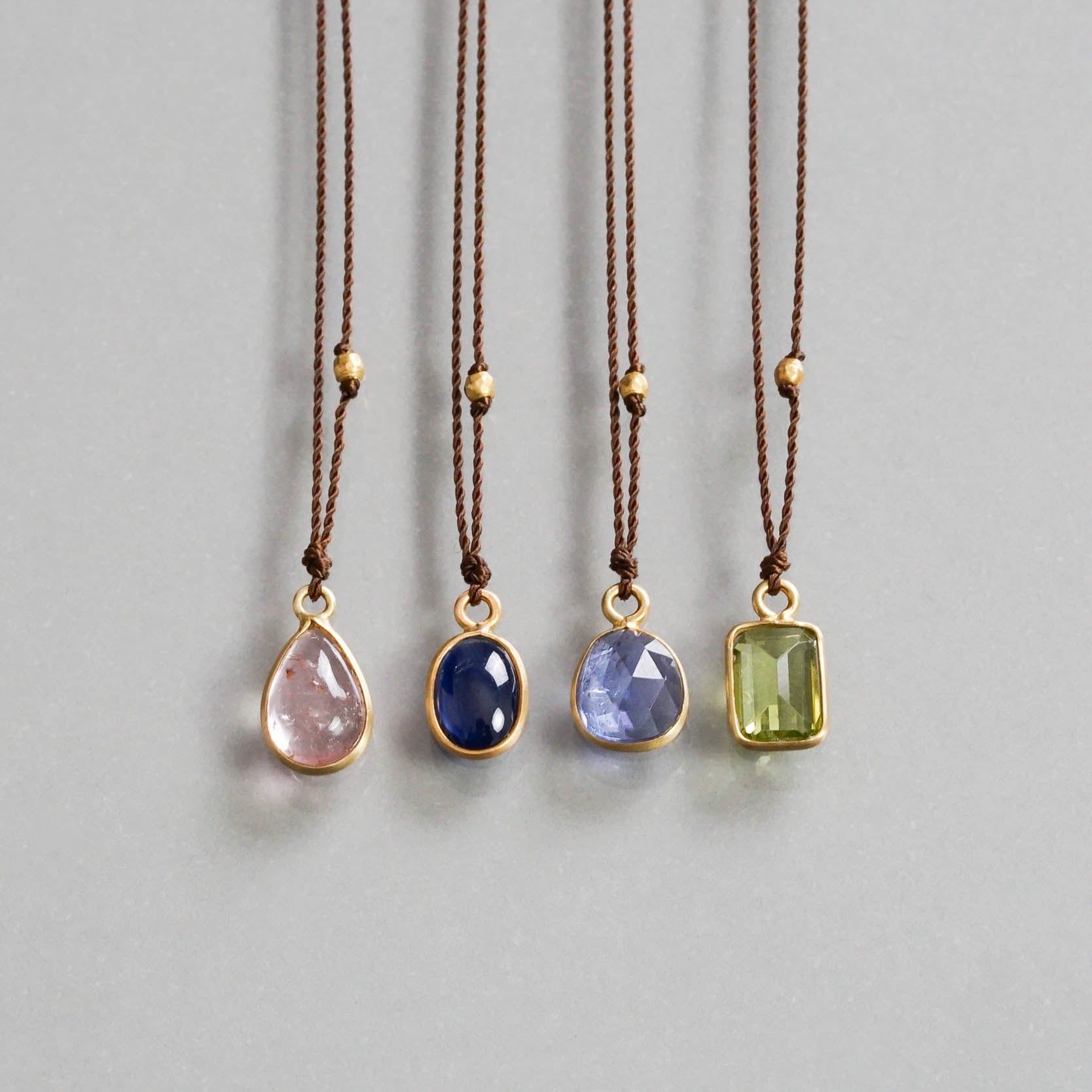 SOURCE objects : Enclosed Stone Necklace サファイア