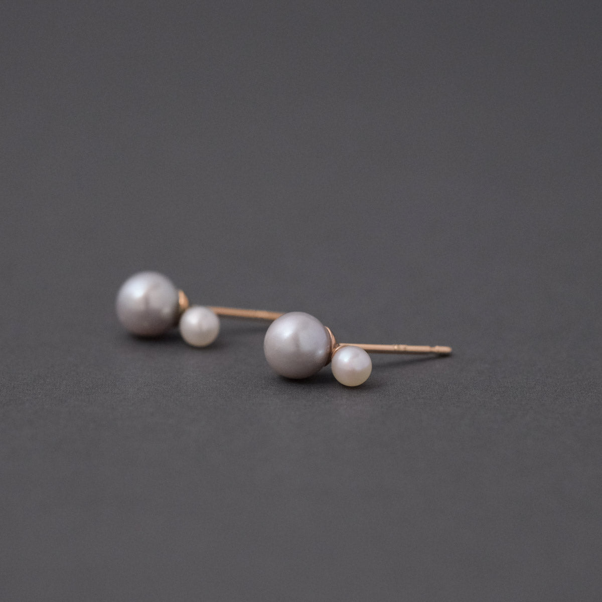 Toile by Atelier d'antan：2 Tone Round Pearl Pierce