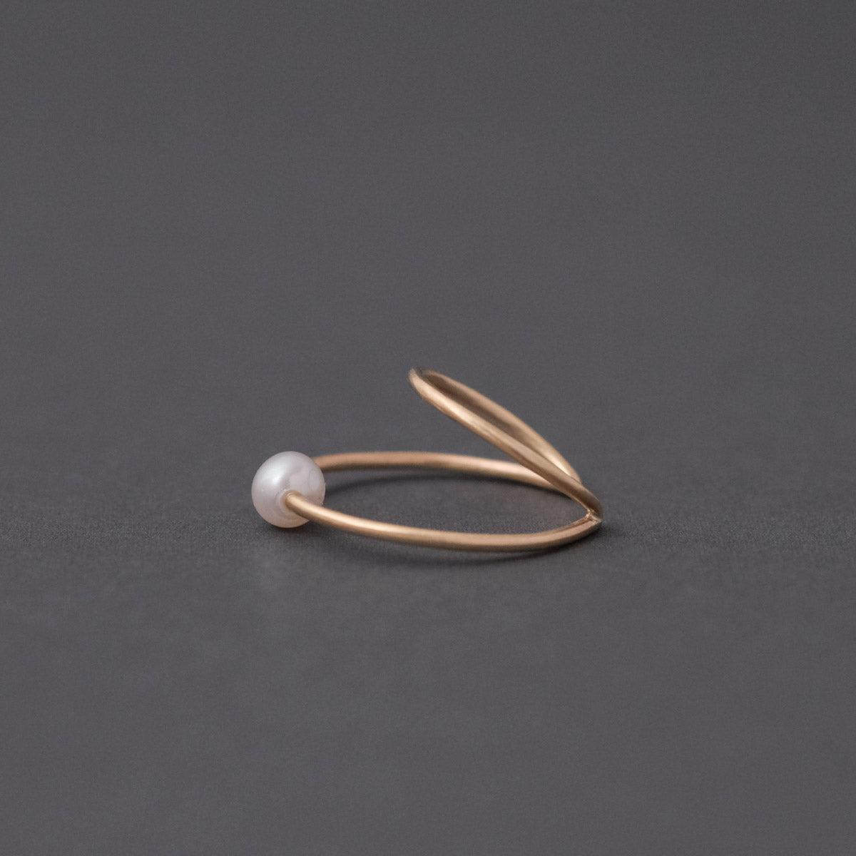 Toile-Pearl Double ring Ear cuff［A301222AP262 K10YG］イヤーカフ