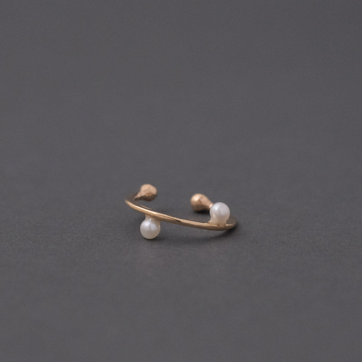 Toile-2 Round pearl Earcuff［A301222AP261 K10YG］イヤーカフ