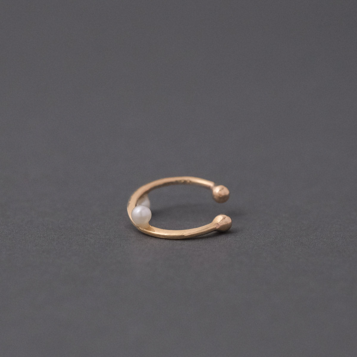 Toile-2 Round pearl Earcuff［A301222AP261 K10YG］イヤーカフ