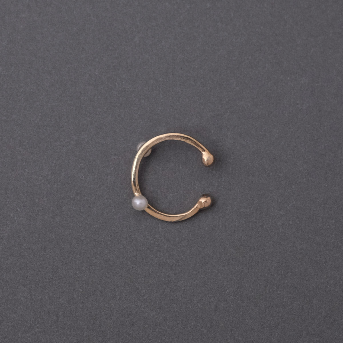 Toile-2 Round pearl Earcuff［A301222AP261 K10YG］イヤーカフ