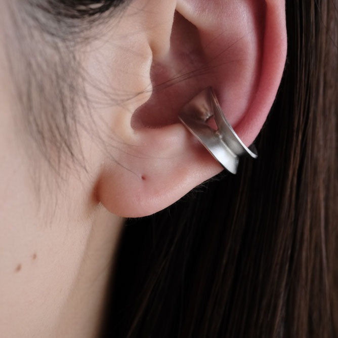 FLOW coil ear cuff［FL2-03 Silver］イヤーカフ