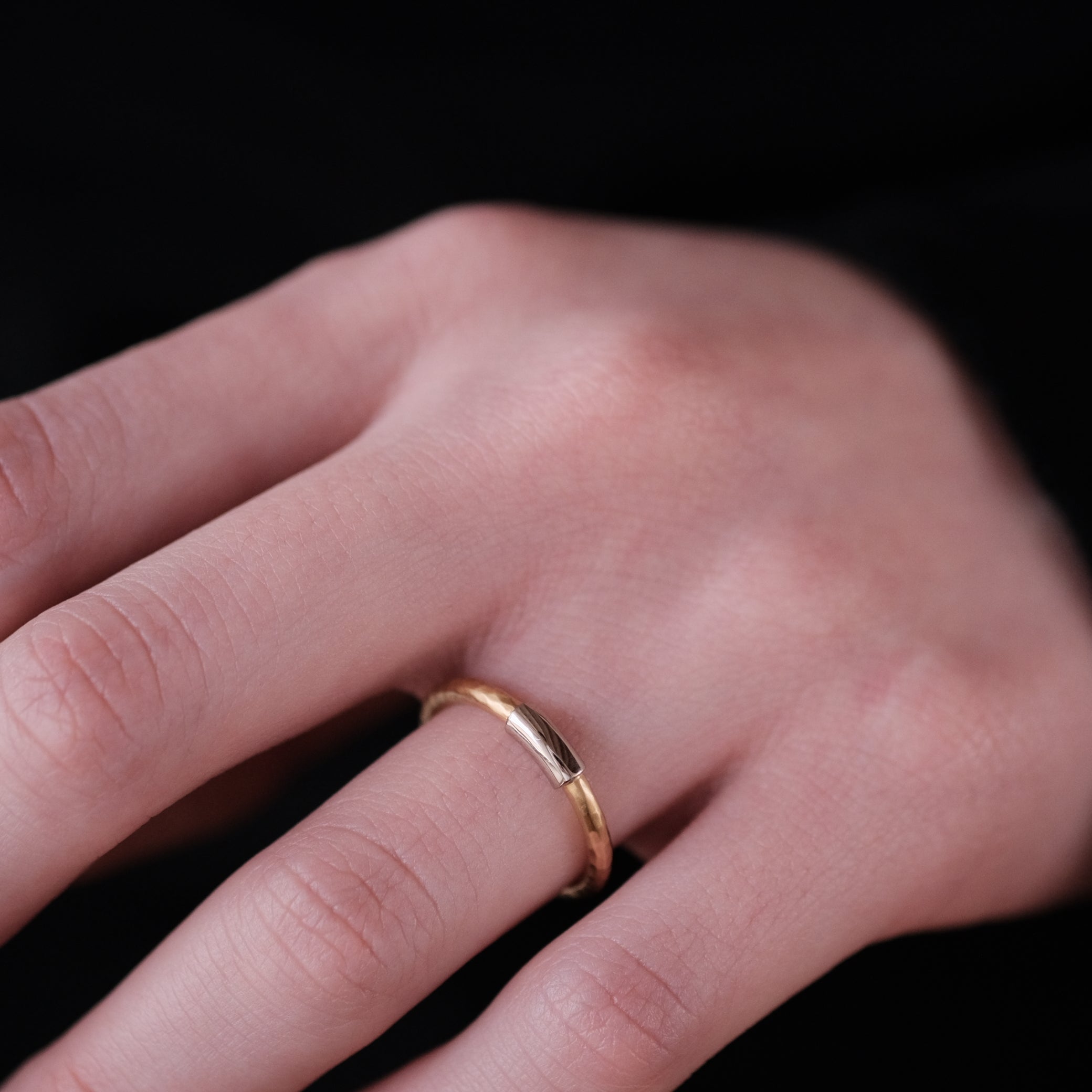 SU［001 HAMMERED 結婚指輪］