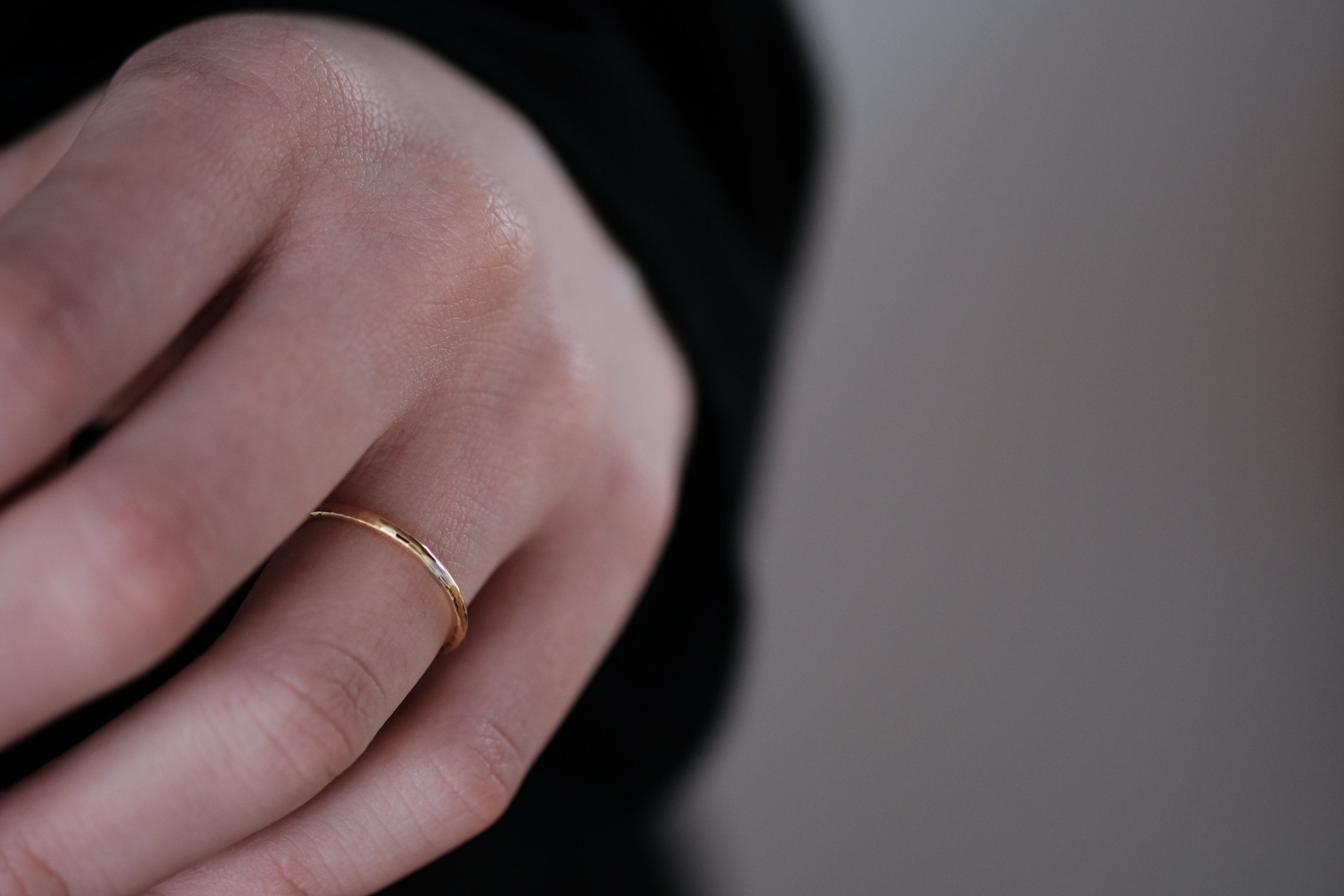 su：スウ - BRIDAL RING 002 HAMMERED マリッジリング