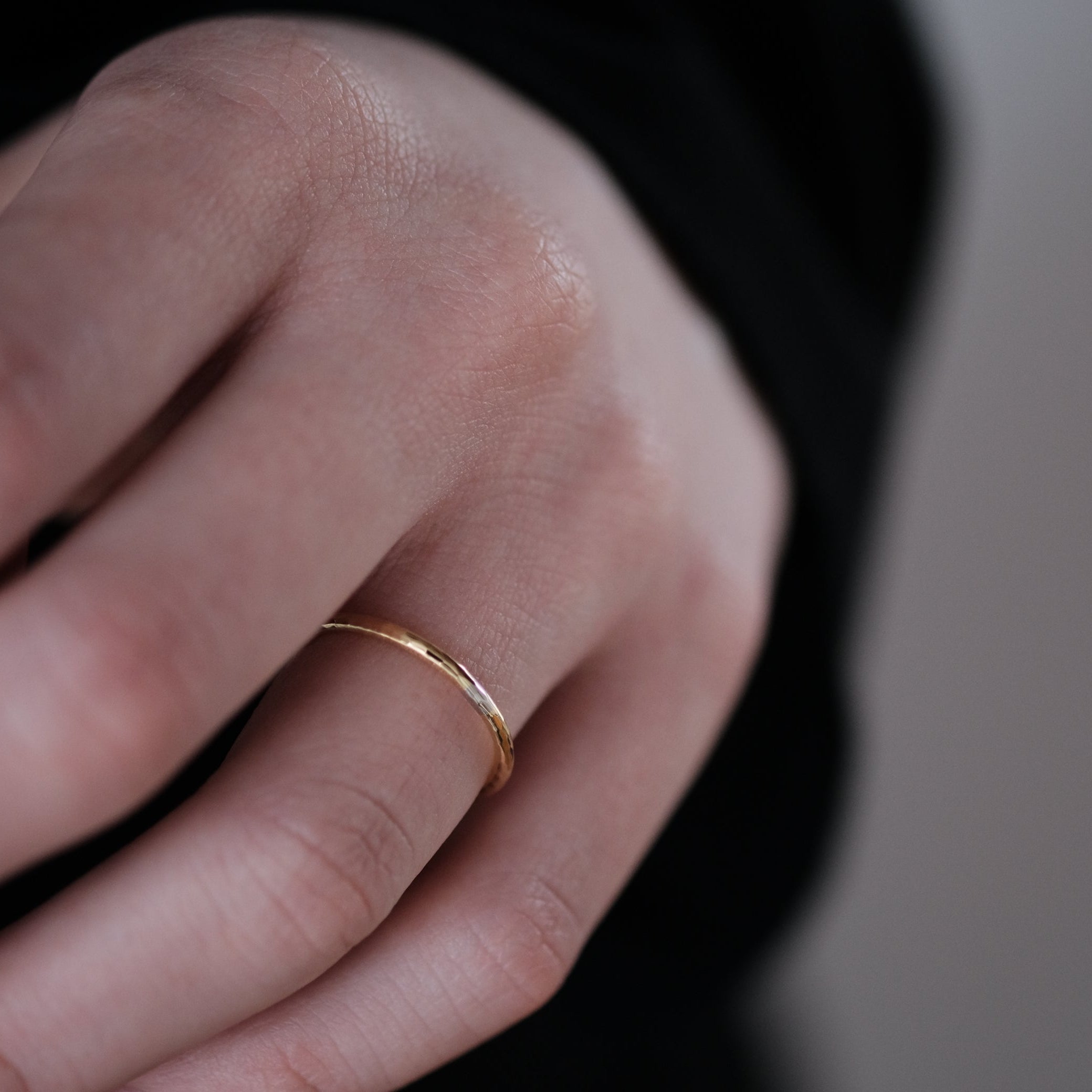 su［002 HAMMERED 結婚指輪］