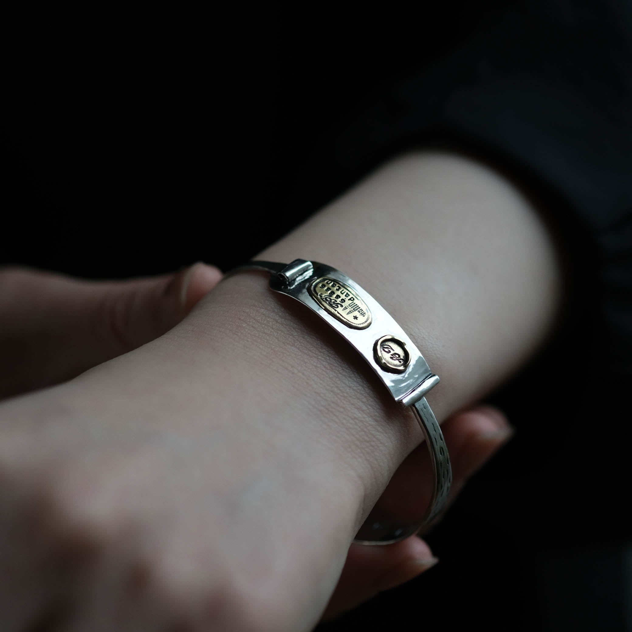 Revivre-Crepe Spoon bangle［A202242AB122 Silver/Brass］バングル
