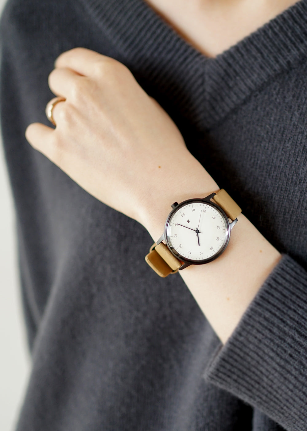 sazare SK01［No.01.04.00BE SS BLACK HONING FINISH / WHITE DIAL / BEIGE COW LEATHER］腕時計