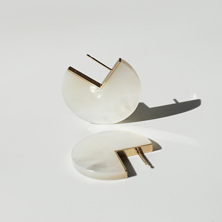 ヤヌカ［SLICE EARRING - 白蝶貝］ピアス