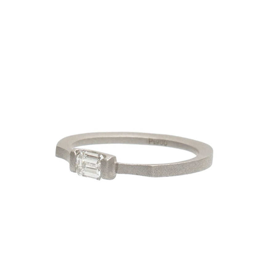 BRIDAL RING［E-018 Cutting ring with emerald cut Pt］エンゲージリング