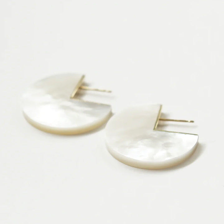 ヤヌカ［SLICE EARRING - 白蝶貝］ピアス