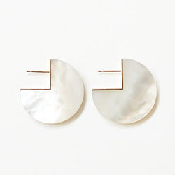 ヤヌカ［SLICE EARRING - 白蝶貝］ピアス