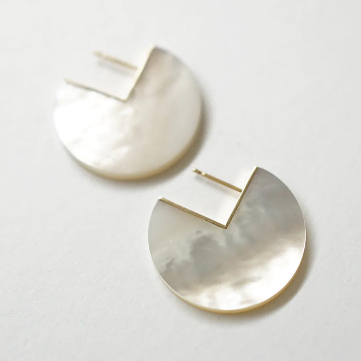 ヤヌカ［SLICE EARRING - 白蝶貝］ピアス